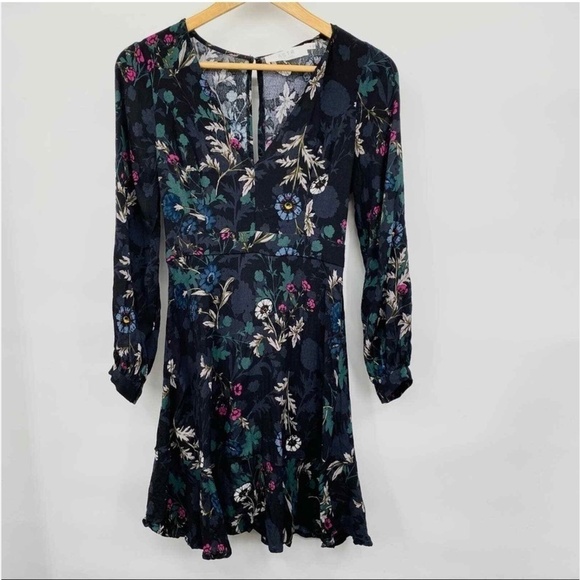 Astr Dresses & Skirts - ASTR THE LABEL Black floral long sleeve dress size Small